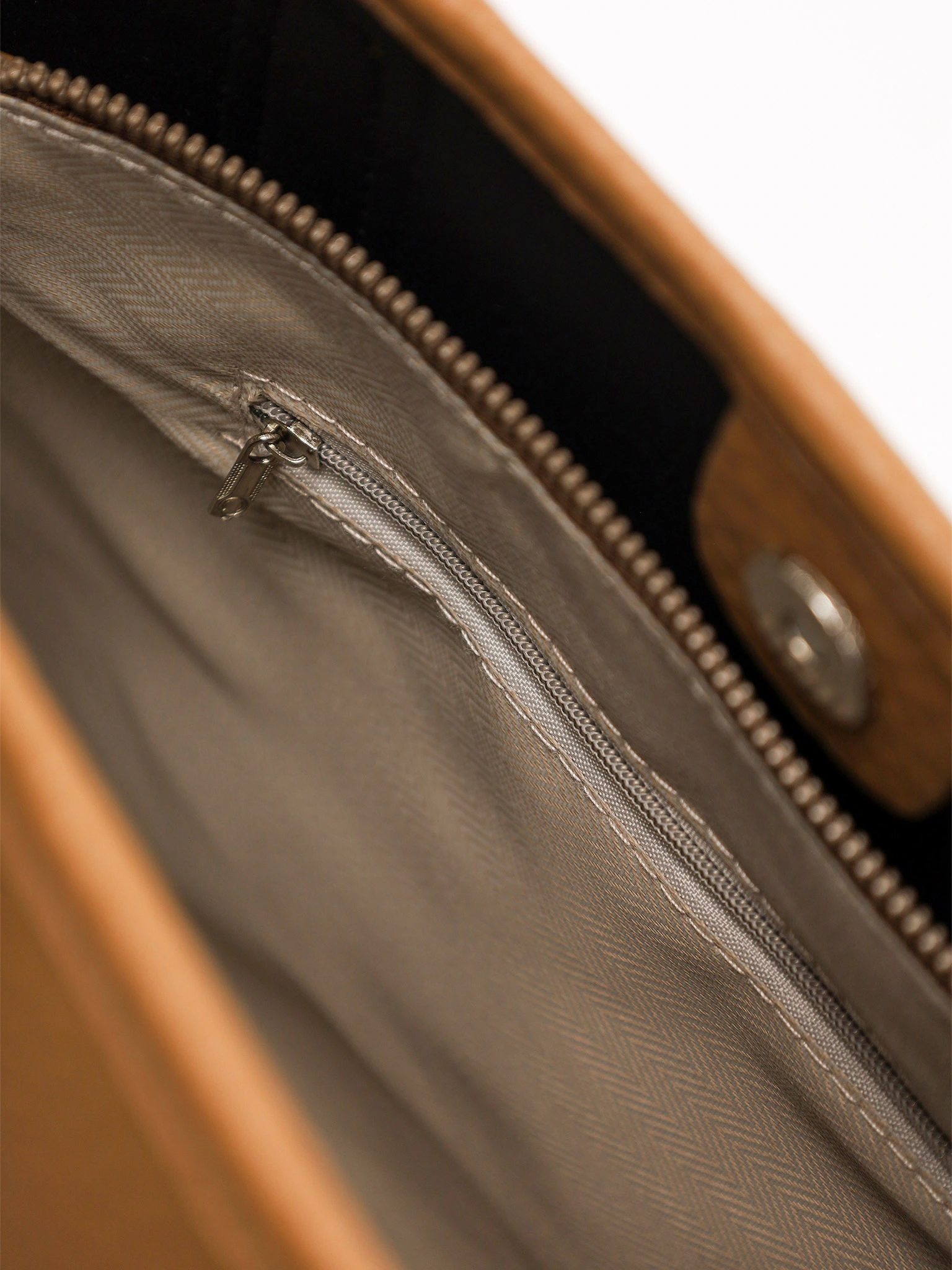 Сумка-тоут со стяжками по бокам и декоративным платком в ассортименте